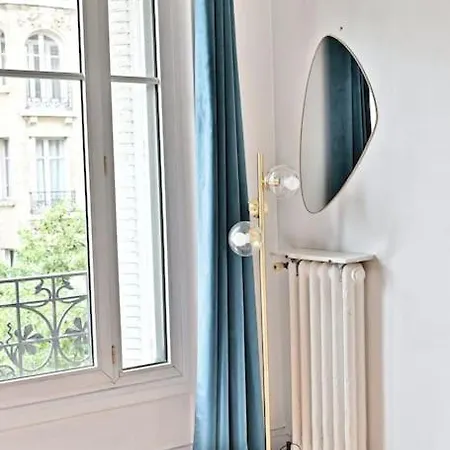 Haussmannien Lumineux Et