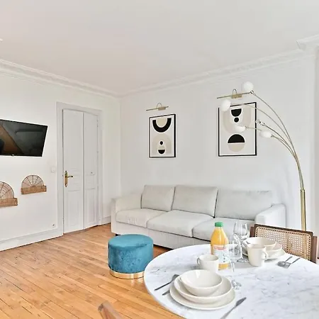 Apartment Haussmannien Lumineux Et