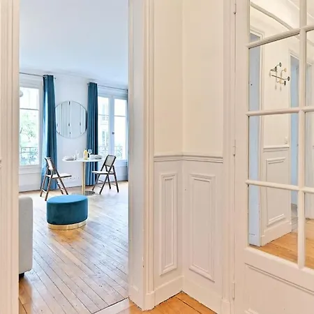 Apartment Haussmannien Lumineux Et