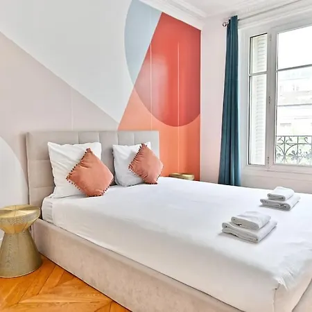 Apartment Haussmannien Lumineux Et