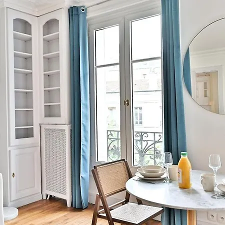 Haussmannien Lumineux Et Apartment Paris