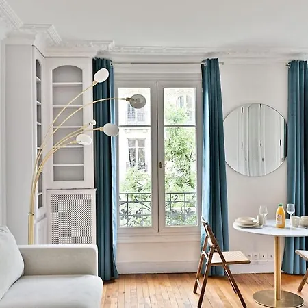 Apartment Haussmannien Lumineux Et *