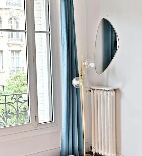 Haussmannien Lumineux Et